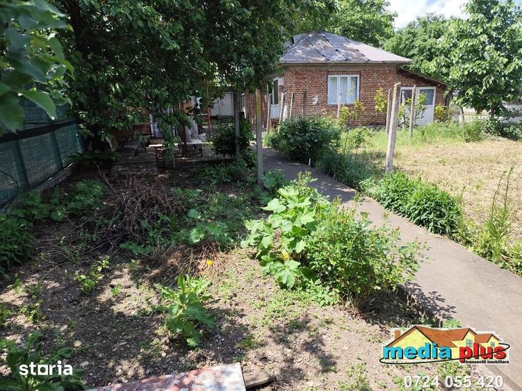 Casa cu teren 1374 mp in vatra veche a comunei Vanatori 56.000 Euro - 1