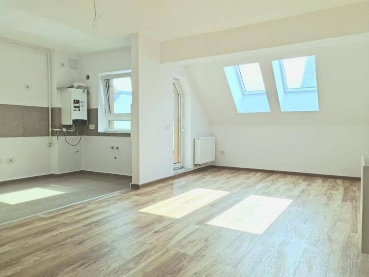 Penthouse deosebit pe 3 etaje cu priveliste zona Coresi - 1