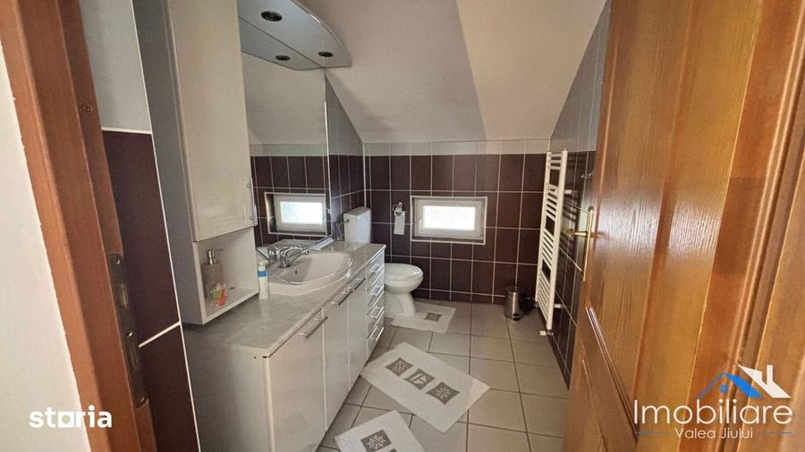 Casa - Petrila | 125 mp | La intrarea in oras | Strada principala - 15