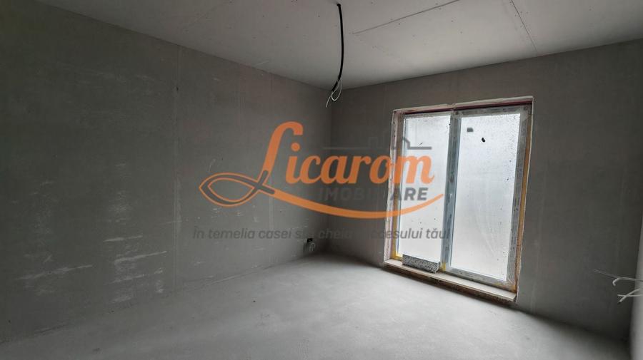 Casă individuală cu 4 camere cu Canalizare în Cristian