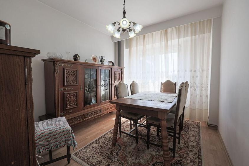 Apartament decomandat cu 3 camere la etajul 3 in zona spitalului