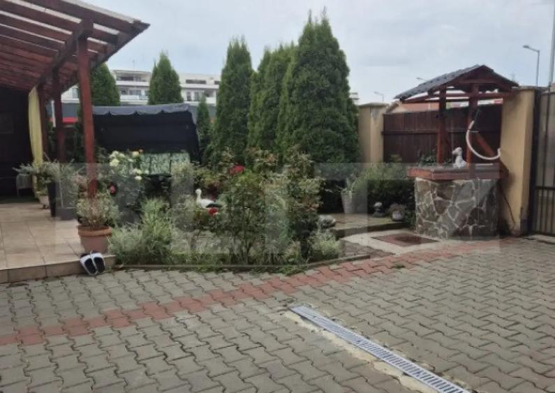 Doua case, Unirii, curti separate - 1