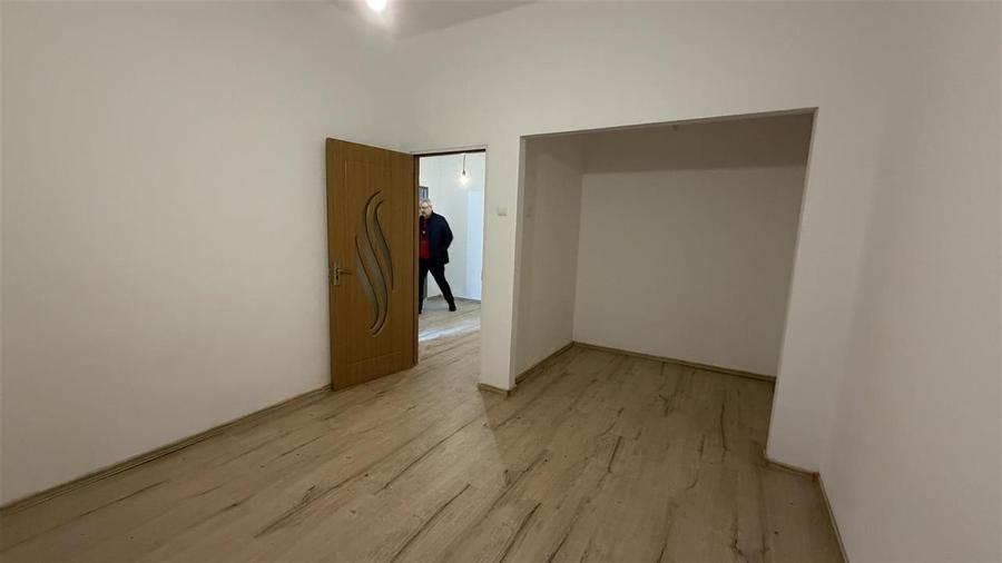 GARSONIERA SPATIOASA CU PARCARE SI BOXA - STEFAN CEL MARE - 3/3 - BLOC 1957 - 3