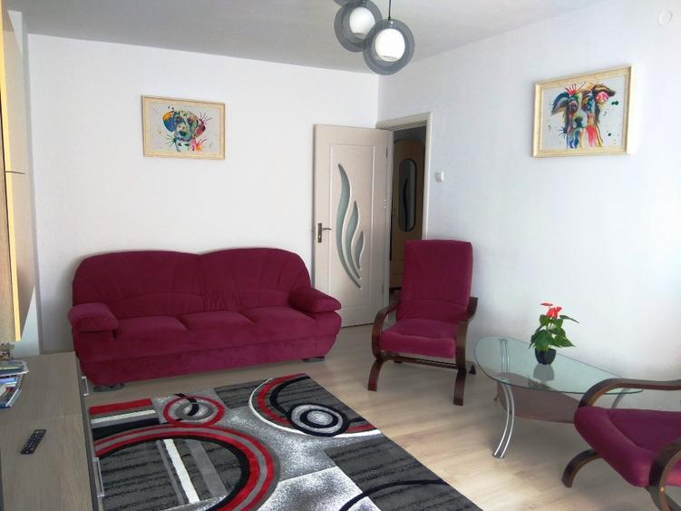 Inchiriez apartament 2 camere decomandat zona Capitol - 2