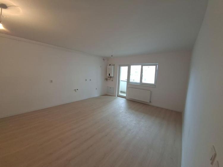 Apartament cu 4 camere semidecomandat în Sud