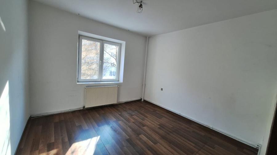 Dristor- Rm Valcea  metrou  3 minute- 3 camere - 3