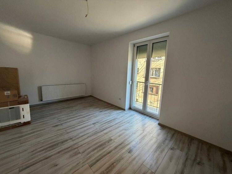 vand apartament 2 camere DECOMANDATE LUNCA,zona POLITIE - 1