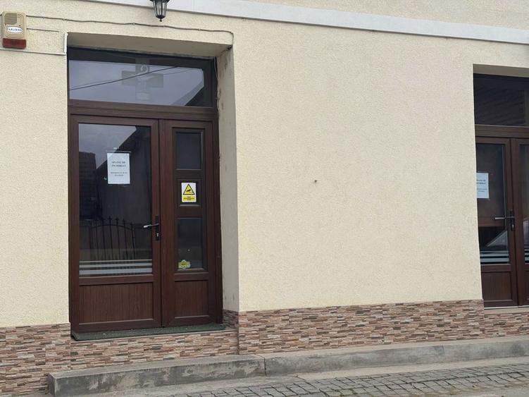 Inchiriez spatiu comercial - 1