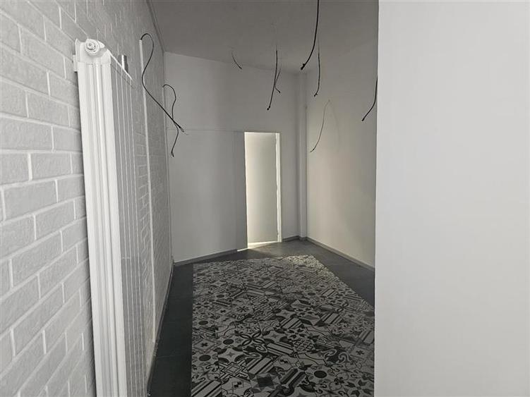 Spatiu comercial de inchiriat la Universitate - 50 mp - 4