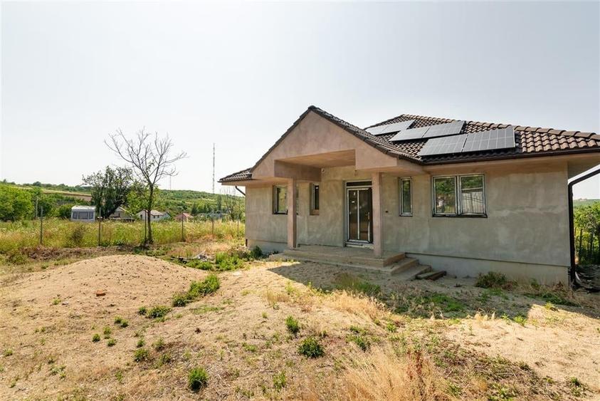 Casa cu living+3 camere cu panorama si teren mare pe Sofiei - 1