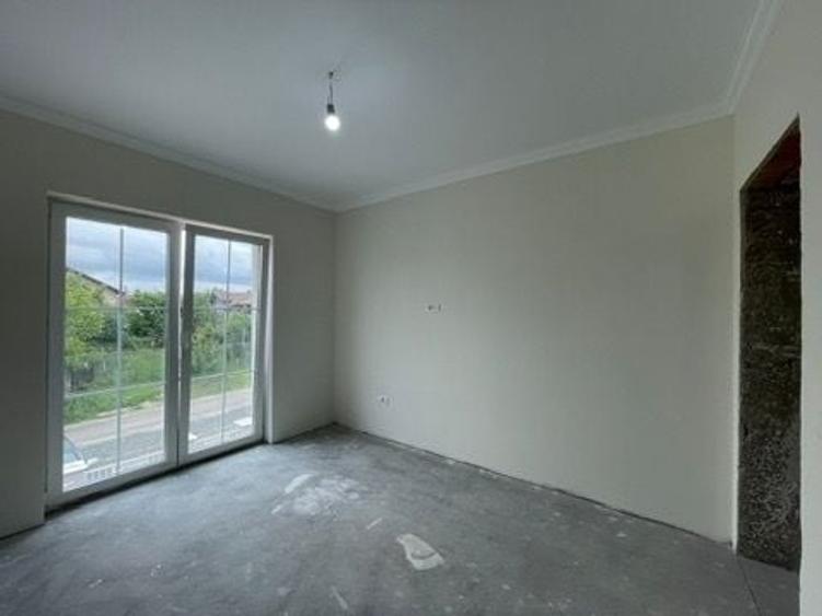 Duplex desparțit - 5 camere și 3 băi- Moșnița Nouă - 5