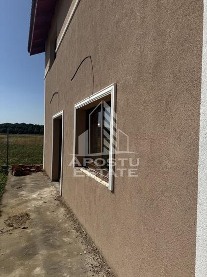 Casă cu 5 camere cu Teren 602 Mp în Ghiroda