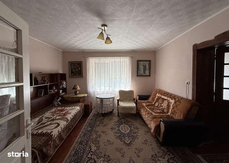 Casă cu 3 camere în Cetariu