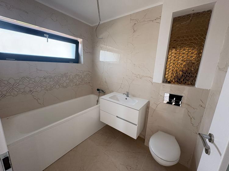 Casă cu 3 camere cu Teren 250 Mp în Cug
