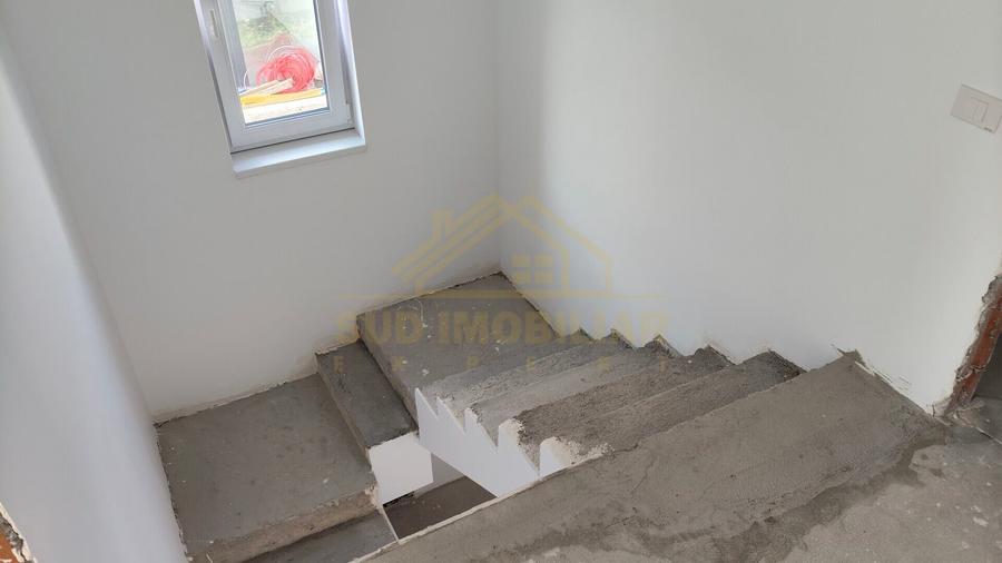 Casă individuală cu 4 camere cu Canalizare în Glina