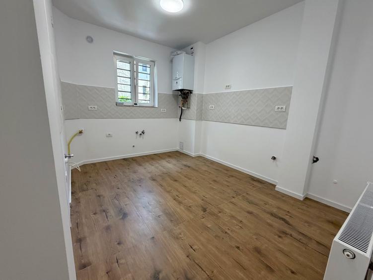 Apartament cu 3 camere semidecomandat în Capitale