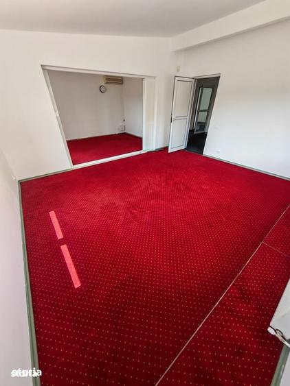 Apartament cu 6 camere în Vitan