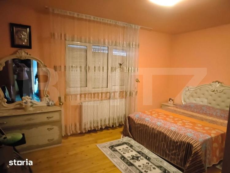 Casă cu 7 camere semidecomandat cu Teren 1430 Mp în Podari