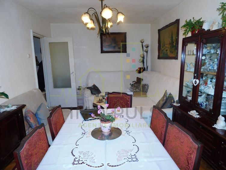 Apartament cu 3 camere decomandat, mobilat în Dâmbovița