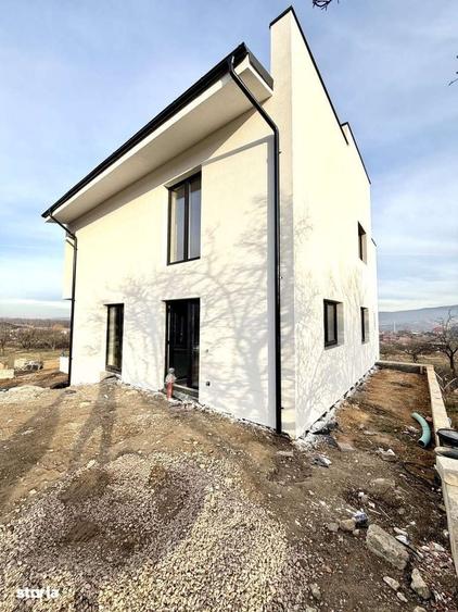 Casă cu 4 camere în Central