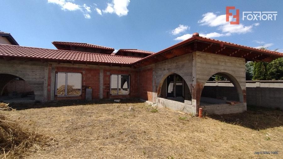 Casă individuală cu 5 camere cu Canalizare în Săcălaz