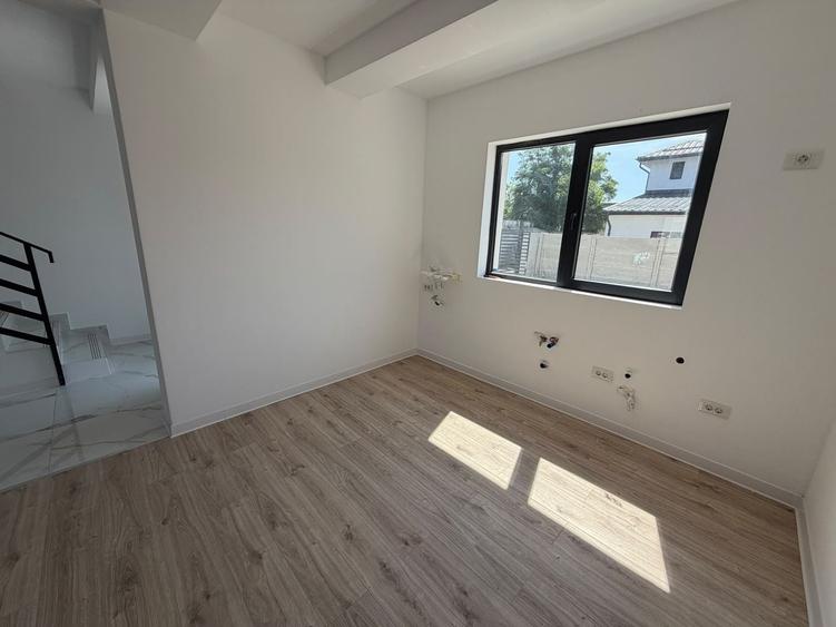 Casă individuală cu 3 camere cu Canalizare în Glina
