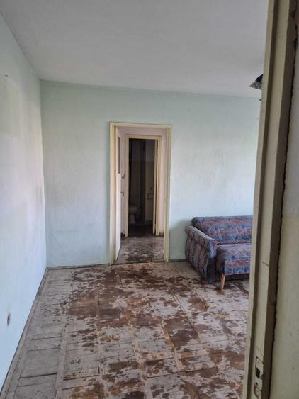 Apartament cu 3 camere semidecomandat în Nord
