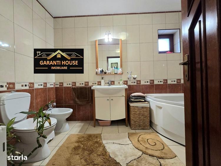 Casă cu 4 camere cu Teren 370 Mp în Central