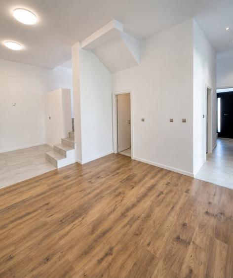 Duplex cu 5 camere cu Canalizare în Tunari