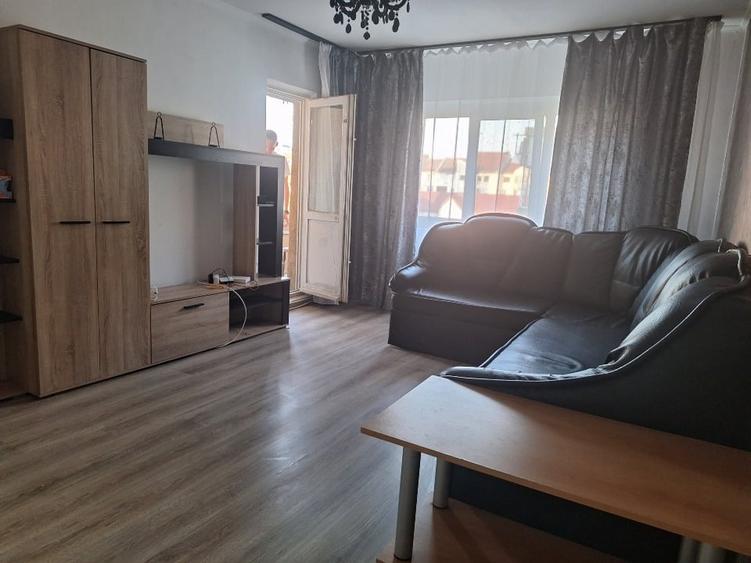 Apartament cu 2 camere decomandat, mobilat în Central