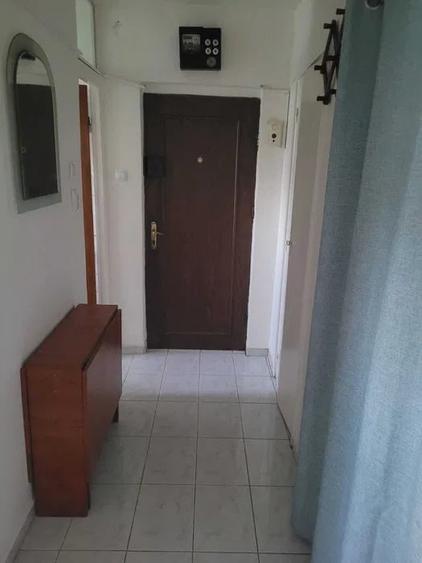 Garsonieră decomandată în Titan