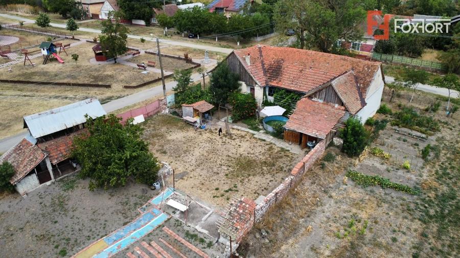 Casă individuală cu 4 camere cu Teren 2208 Mp în Folea