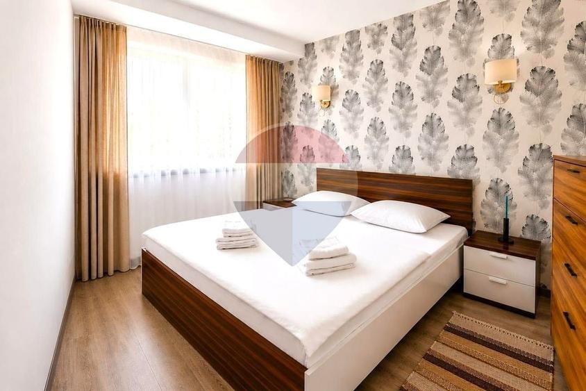 Apartament cu 6 camere semidecomandat, mobilat în Poiana Brașov