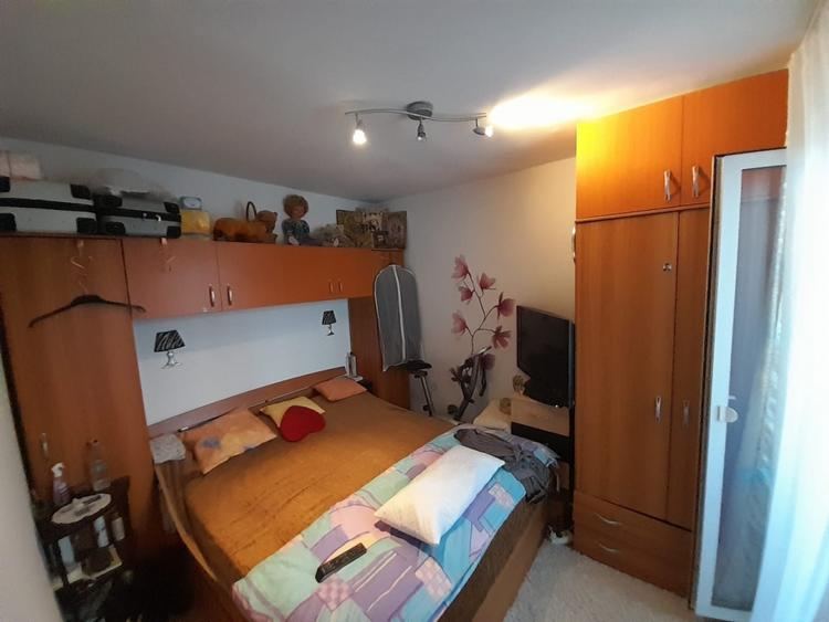 Apartament cu 2 camere semidecomandat, mobilat în Decebal