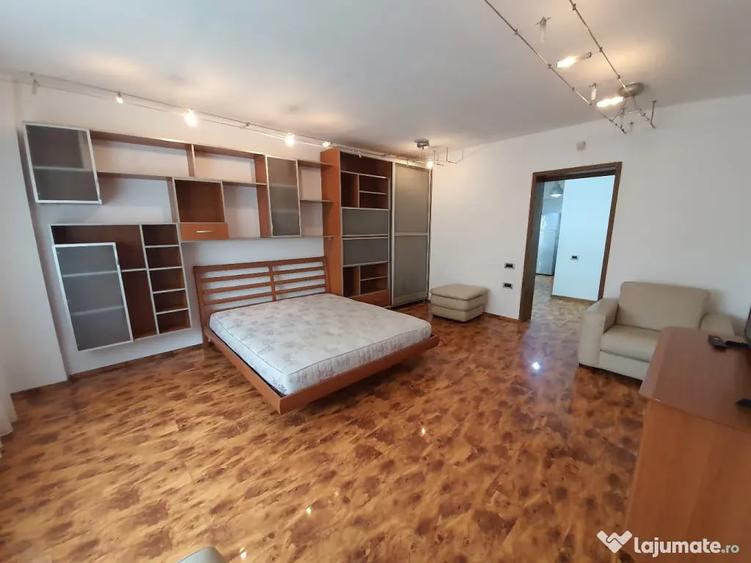 Apartament cu 3 camere decomandat în Unirii