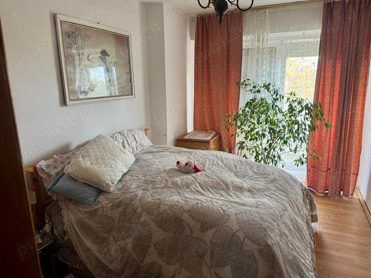Apartament cu 3 camere decomandat în Polivalentă