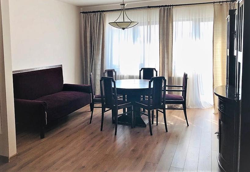 Apartament cu 4 camere semidecomandat, mobilat în Europa