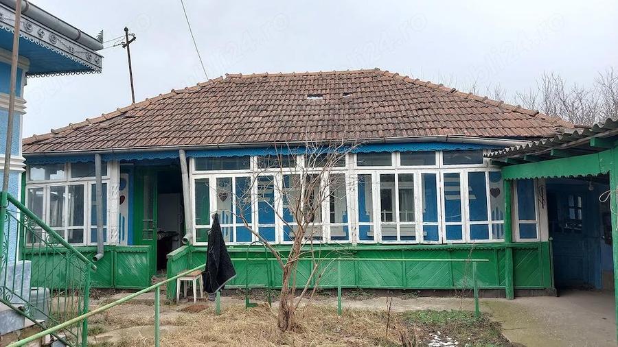 Proprietate cu poten?ial generos Casa + 2200 mp teren. Sat Codae?ti, jude?ul Vaslui. - 2