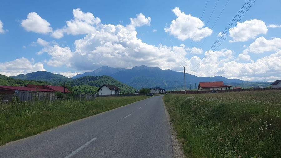 Rasnov -Glejarie 1000 mp front 42m posibilitate duplex sau 2 constructii - 8