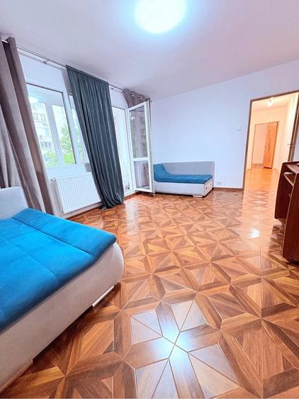 Apartament cu 4 camere semidecomandat în Circumvalațiunii