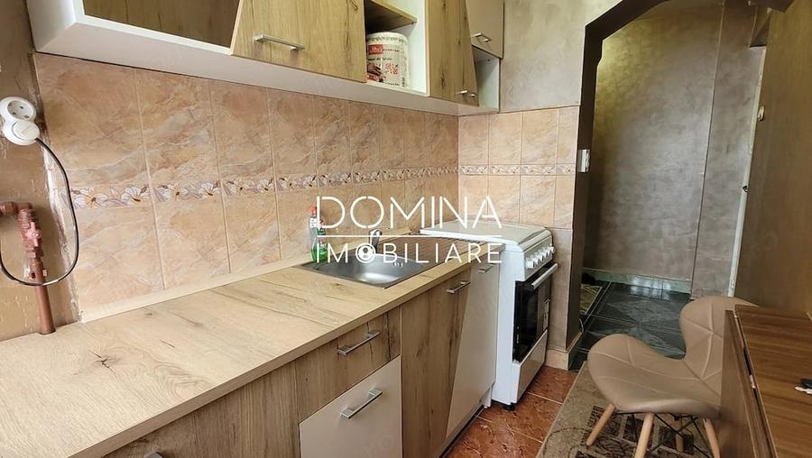 Apartament cu 3 camere semidecomandat în Plopilor