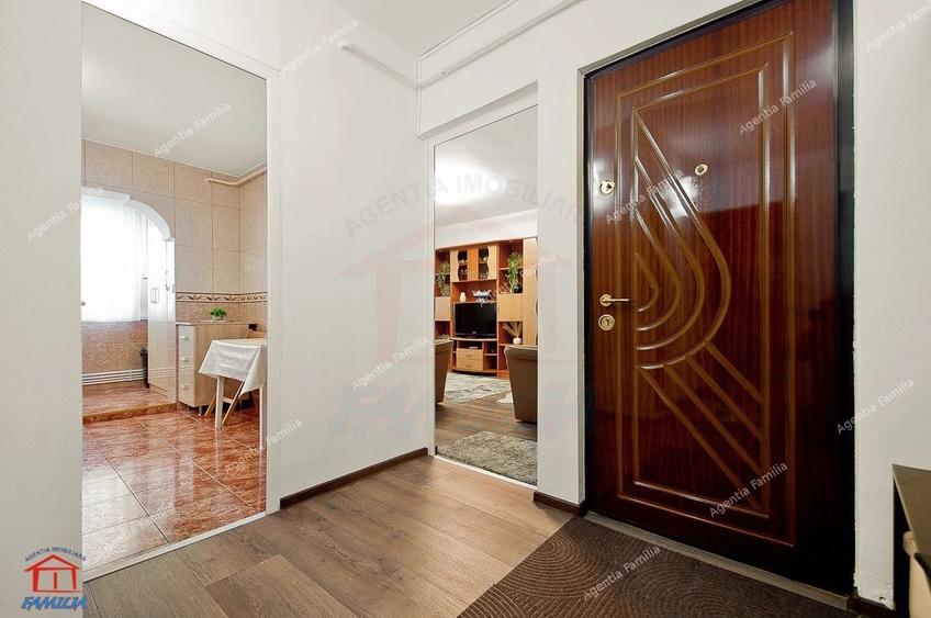 De închiriat apartament 3 camere, Micro 21 - 12