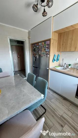 Apartament 3 camere, Vedere panoramica spre Mun?ii Macin si Podul peste Dunare - 11