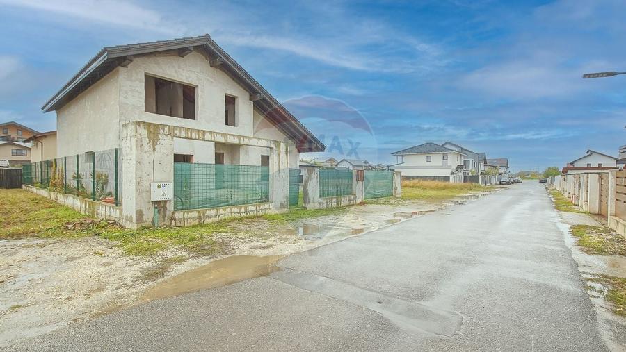 Casa spatioasa la gri, 4 camere, 3 bai, teren 500 mp - zona Bartolomeu - 1