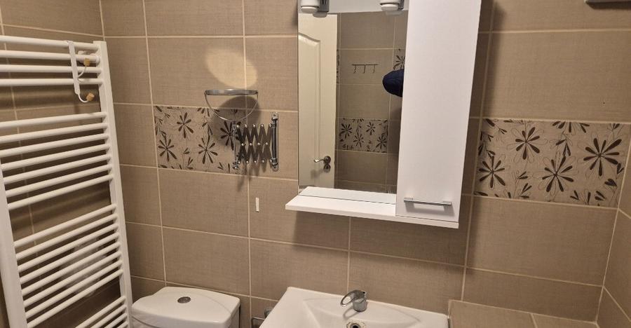 Proprietar , inchiriez apartament , renovat , 4 camere ,zona buna. - 7