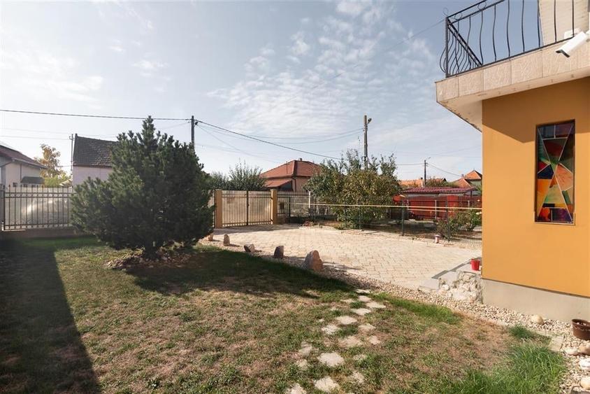 Casa P+M cu 4 camere+living+loc de luat masa in Santion - 56