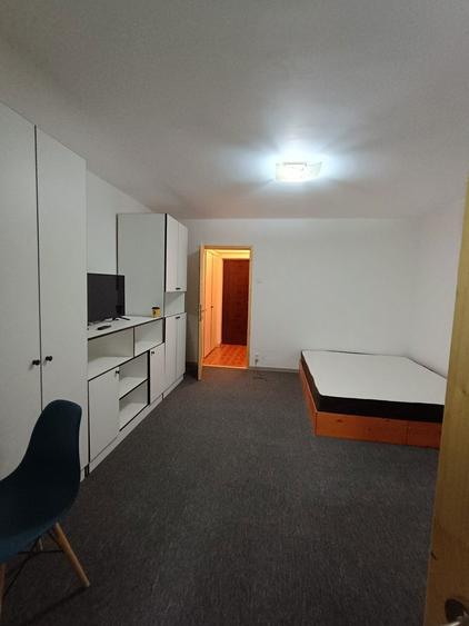 Inchiriez garsoniera - 2