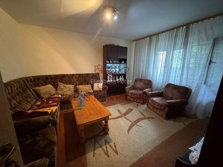 Decomandat. Centrala proprie. Langa Nora. 2 bai. Garaj.