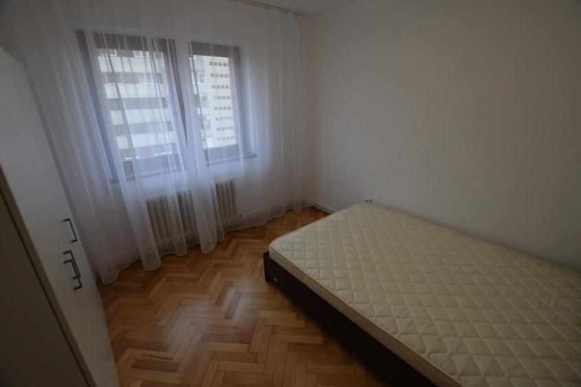 Apartament cu 3 camere semidecomandat în Grigorescu