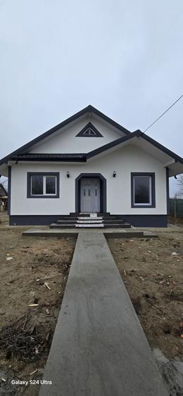 Vand Casa in comuna Voinesti - 8